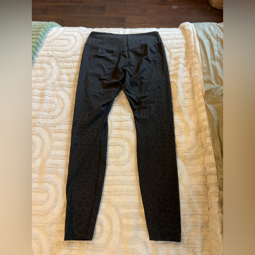 Nike Dri-FIT One Women’s Mid-Rise Printed Leggings - Picture 4 of 6